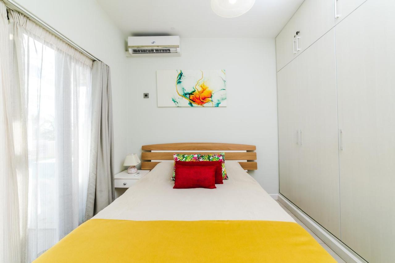 Beachcove Apartment 9 In Pereybere Pereybere Beach Exterior photo