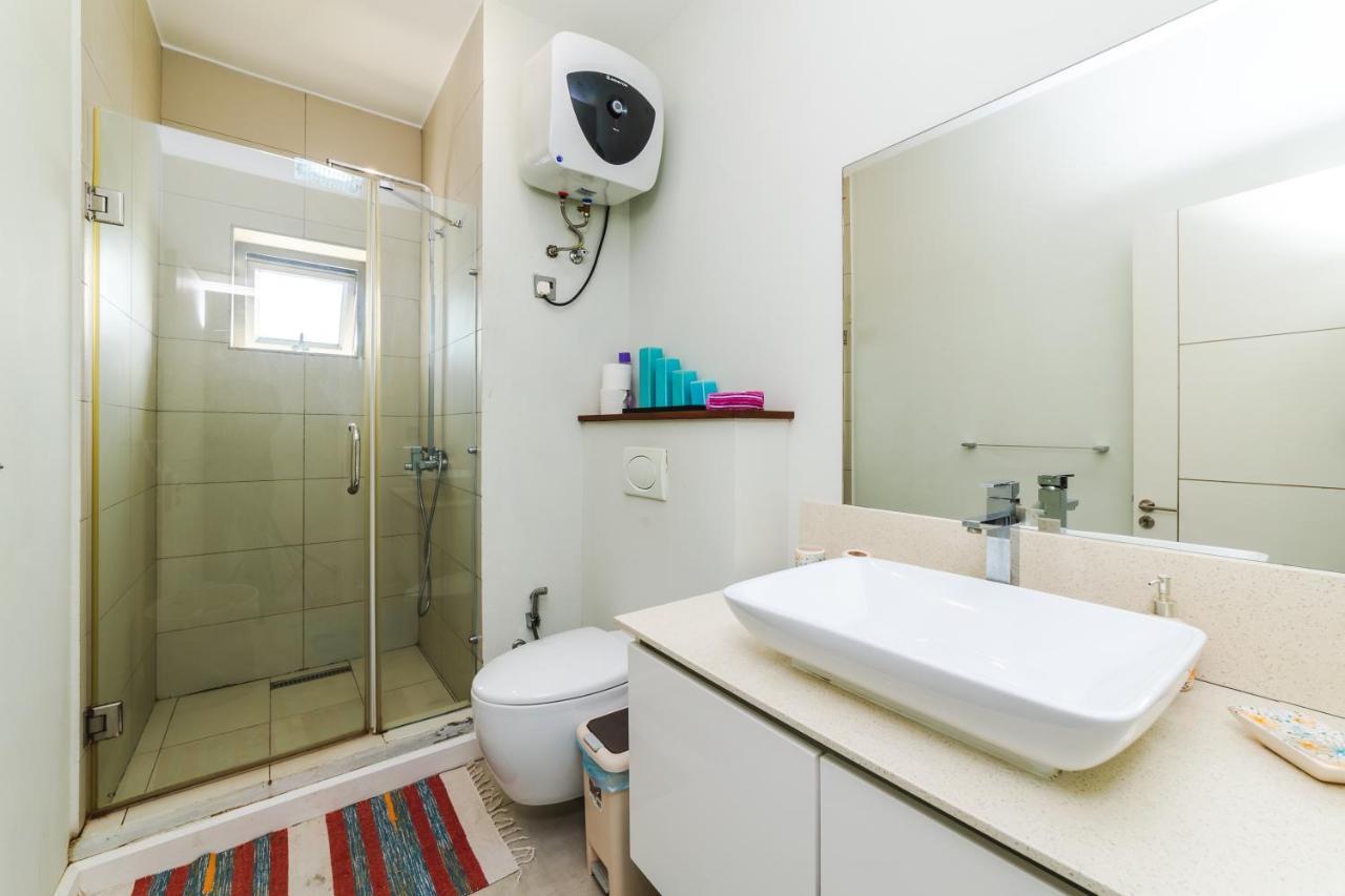 Beachcove Apartment 9 In Pereybere Pereybere Beach Exterior photo